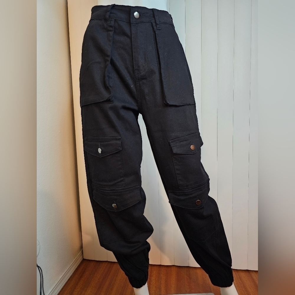 Brand NEW Pocket Detail Cargo Joggers